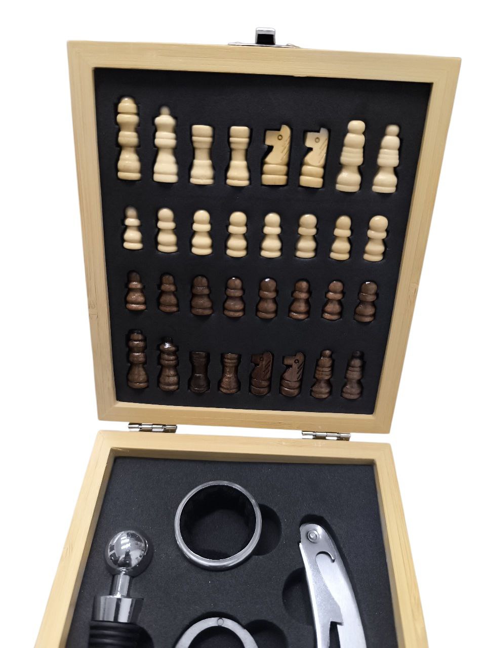 KIT AJEDREZ CON DESTAPADORES DE VINO